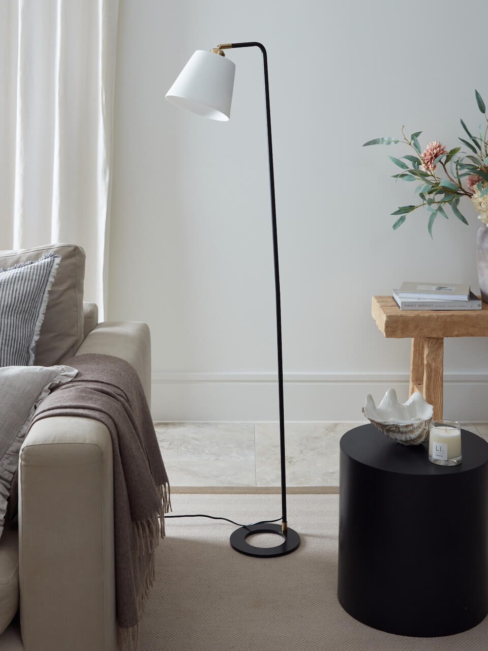 Lampadaire et abat-jour en porcelaine noire Hoshi