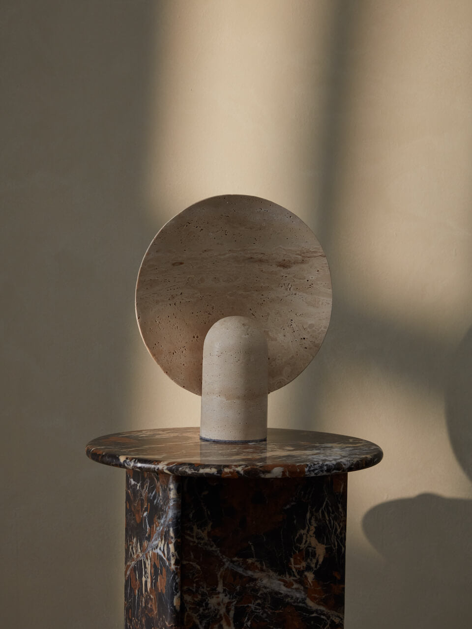 Lampe en travertin Kiran