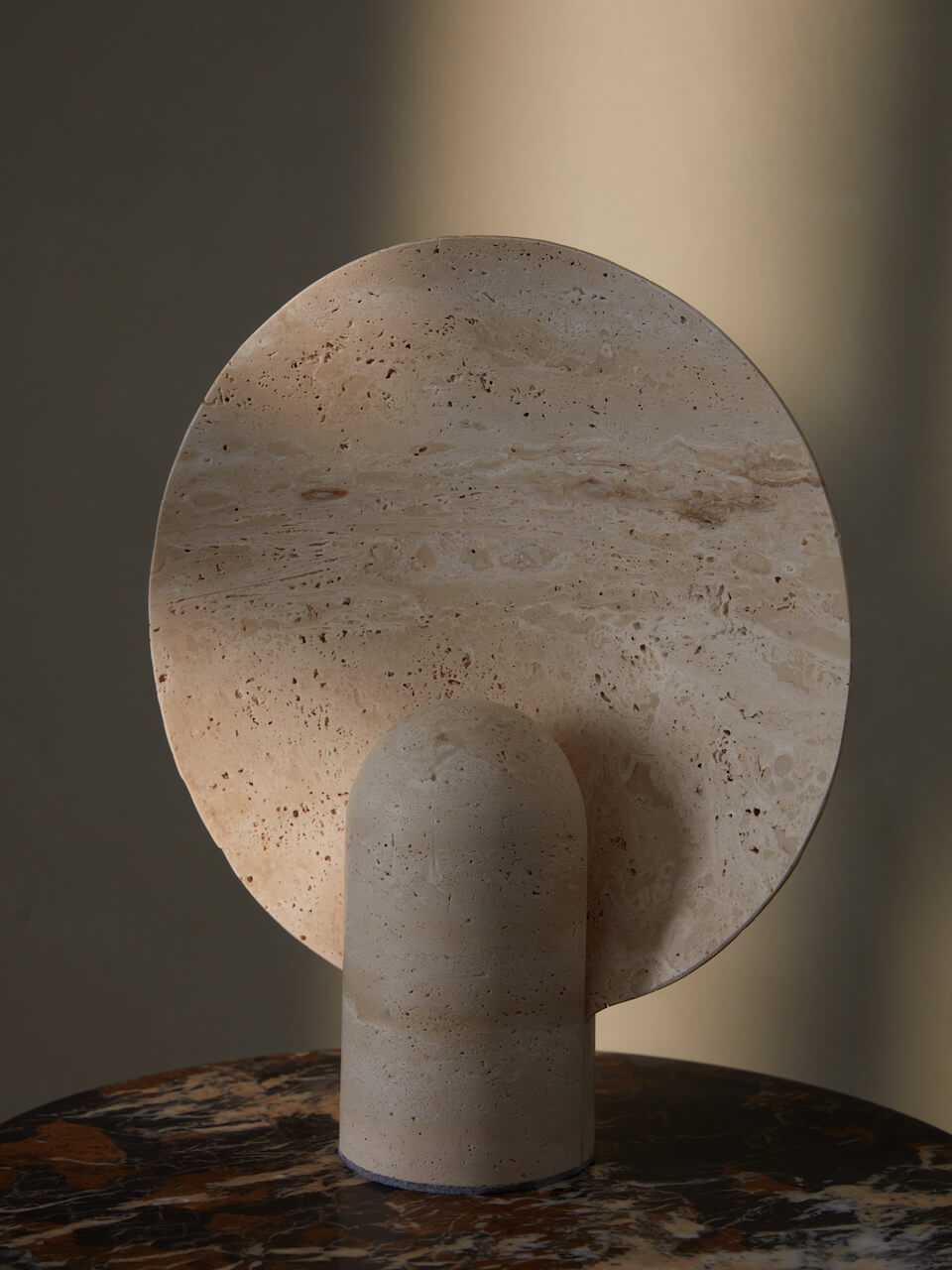 Lampe en travertin Kiran