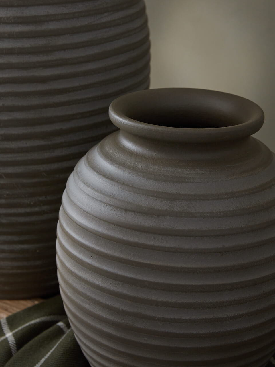 Vase côtelé en marbre