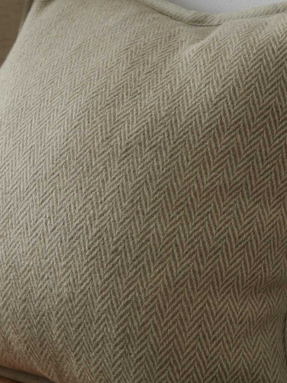 Housse de coussin en laine à chevrons crème 50 x 50 cm