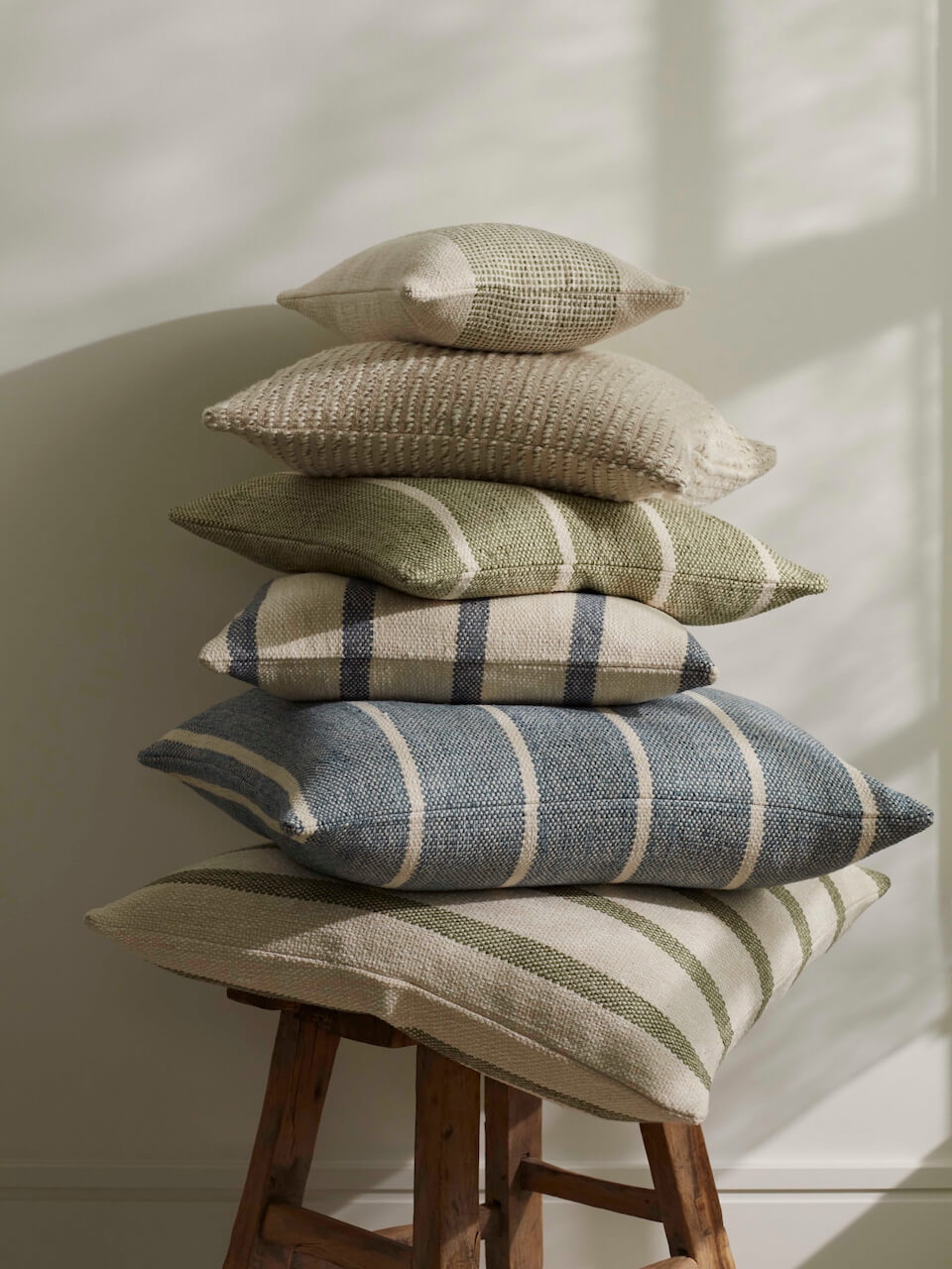 Housse de coussin à rayures acier et crème