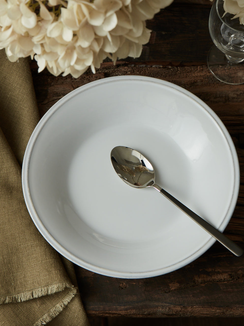 Vaisselle en friso blanc