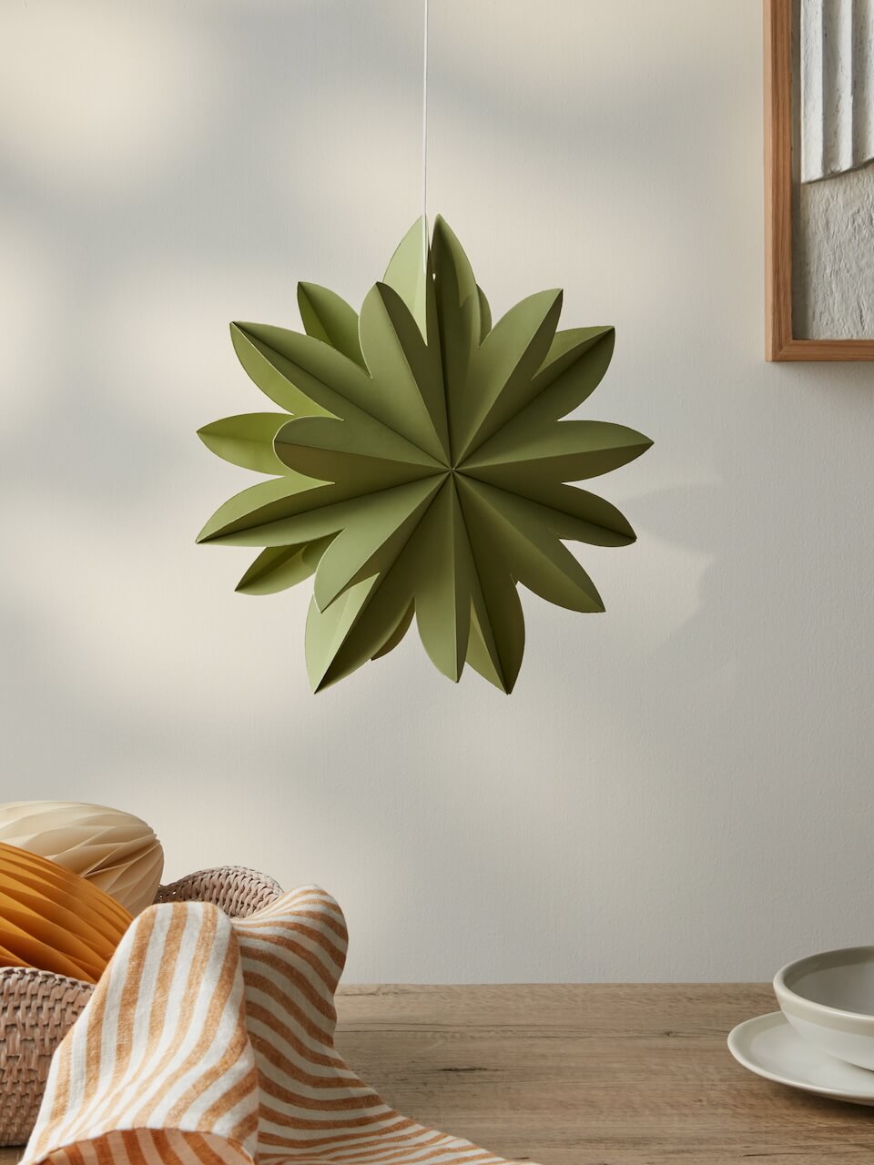 Décoration de Pâques suspendue en papier vert