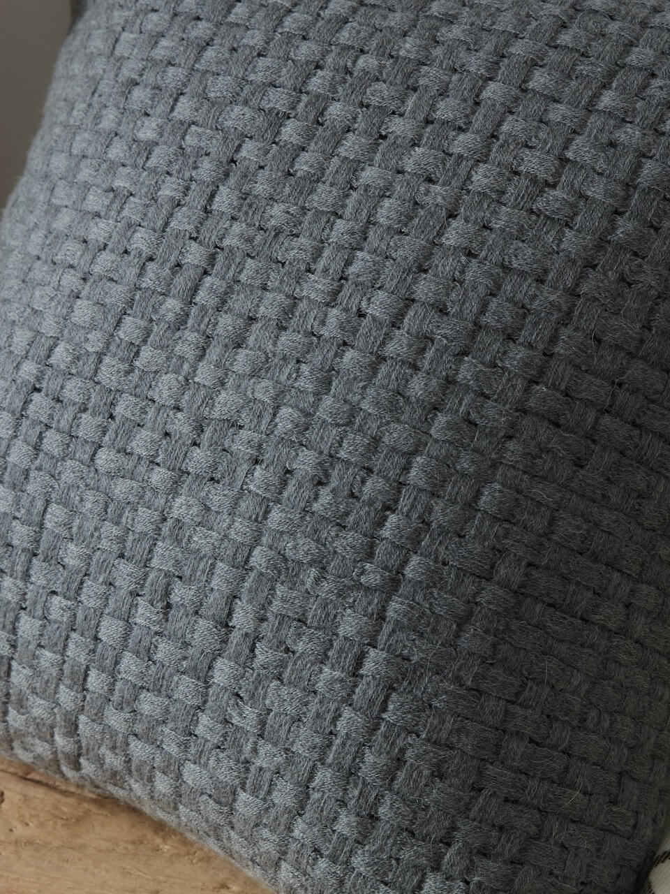 Housse de coussin en laine tressée grise 50x50