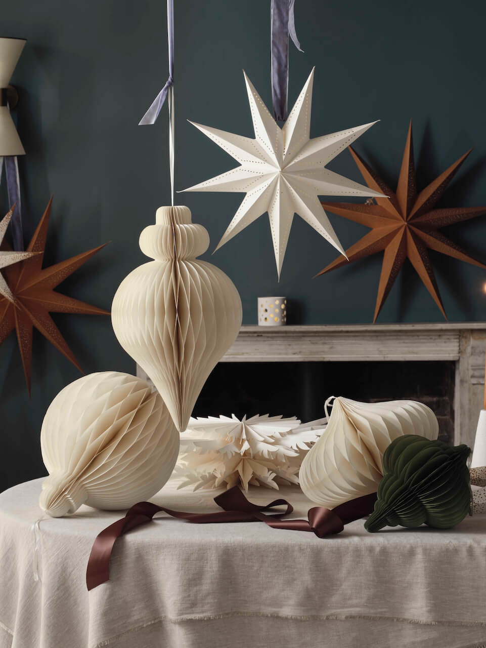 Grande décoration en papier fleuron vert