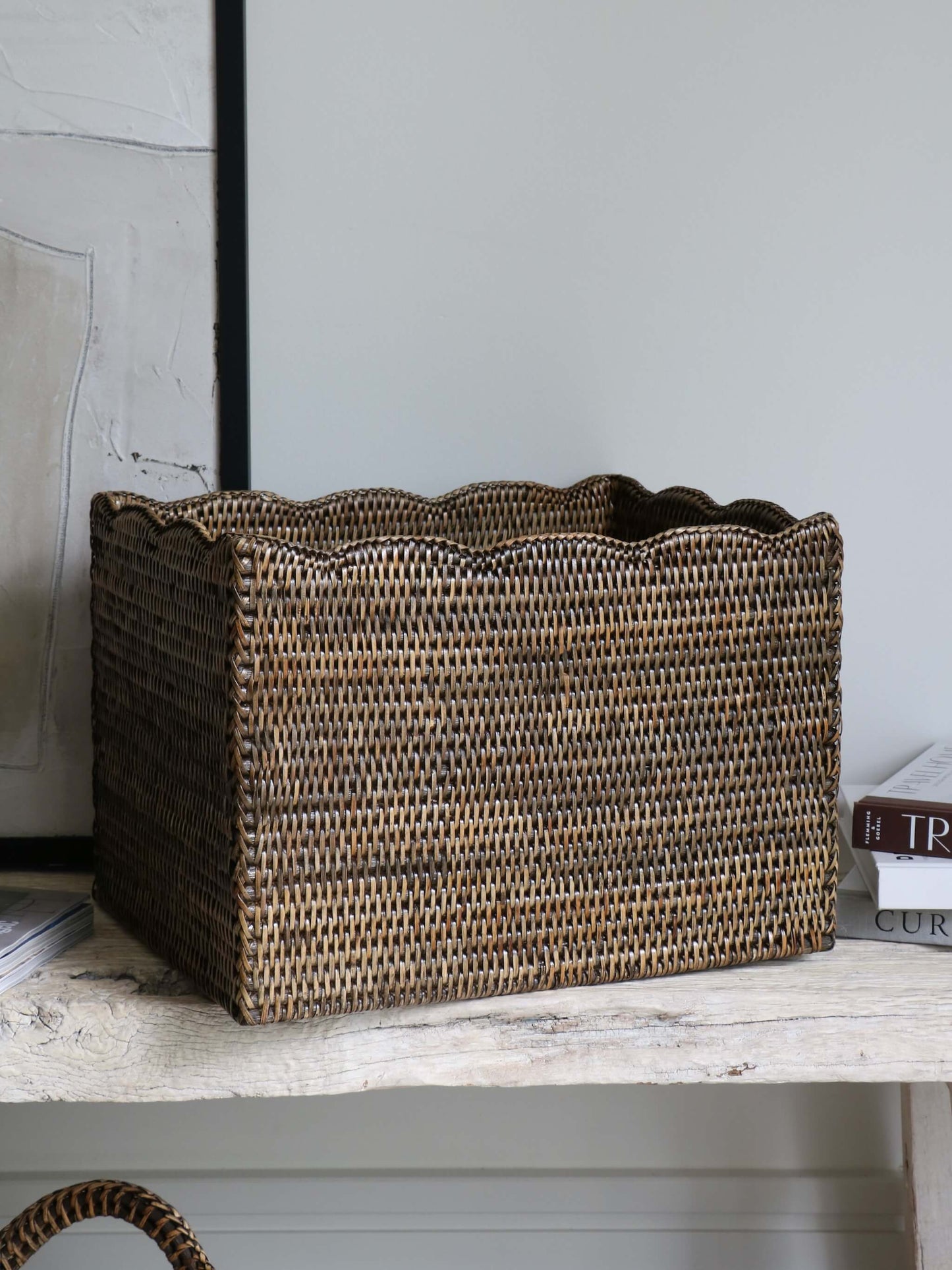 Panier festonné en rotin brun antique Alness