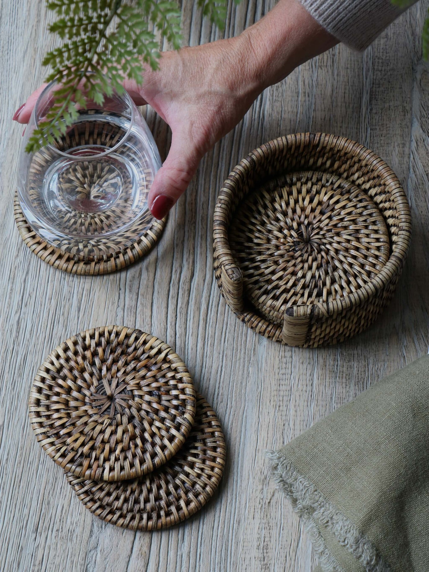 Lot de 6 sous-verres en rotin marron antique