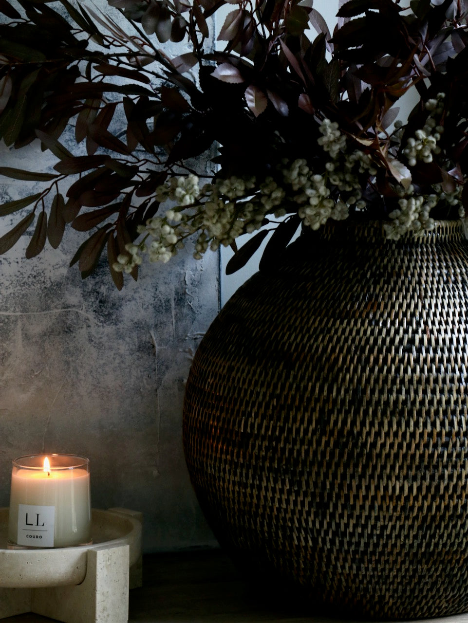 Vase en rotin brun antique Lundie