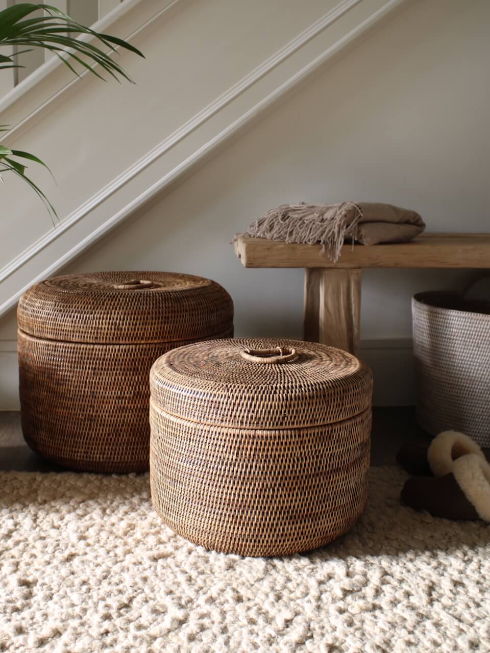 Coffre de rangement rond en rotin marron antique Ely