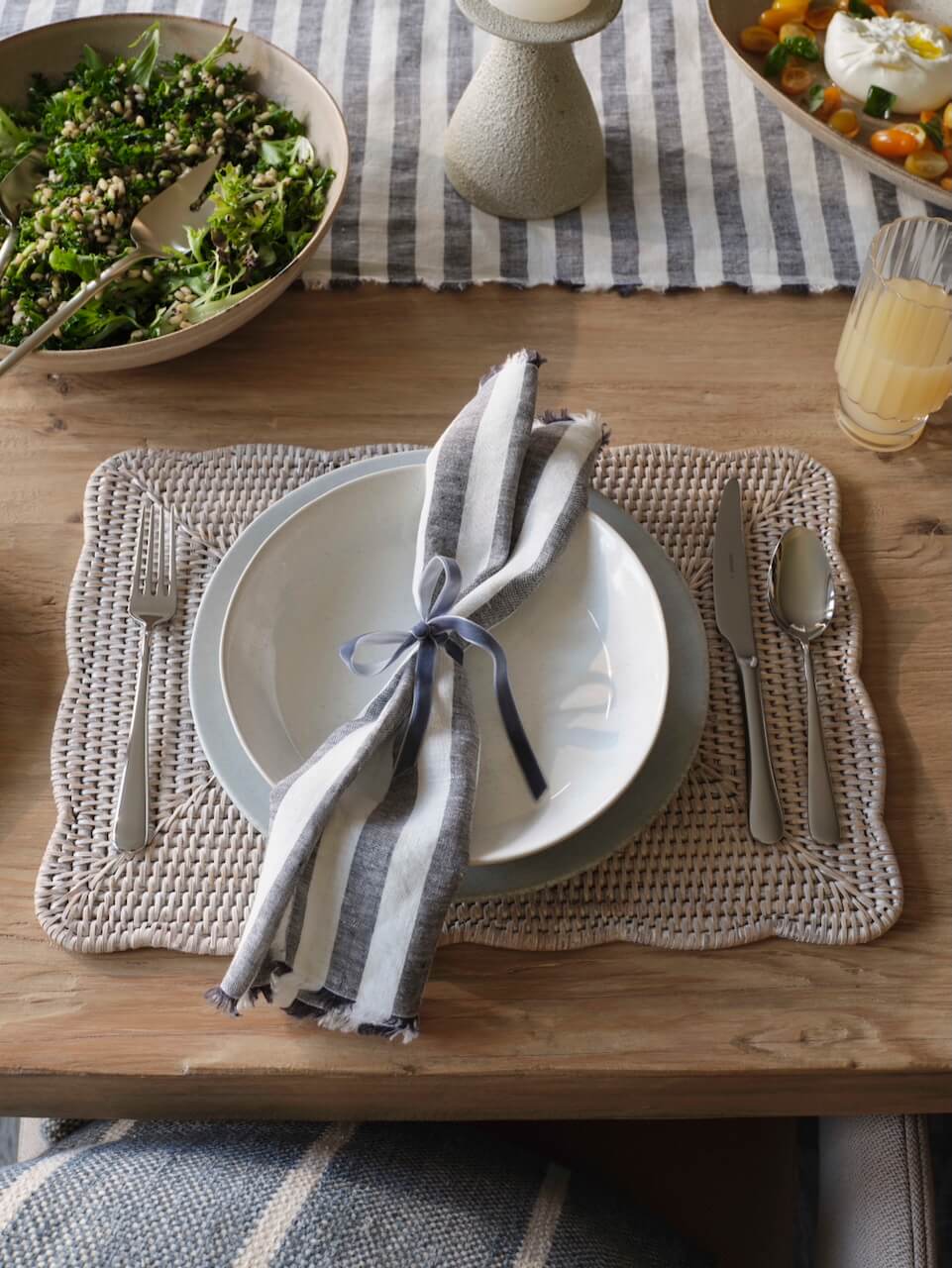 Set de 4 sets de table rectangulaires en rotin blanc à bords festonnés Ceres