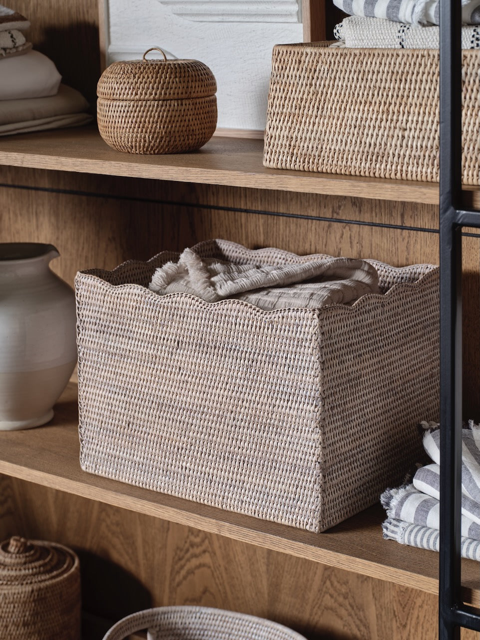 Panier festonné en rotin blanc Alness