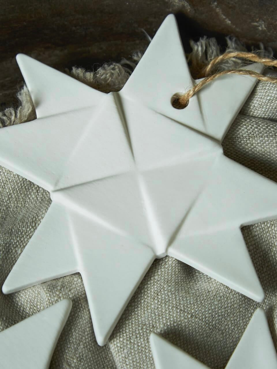 Lot de 3 décorations étoiles en origami en céramique blanche