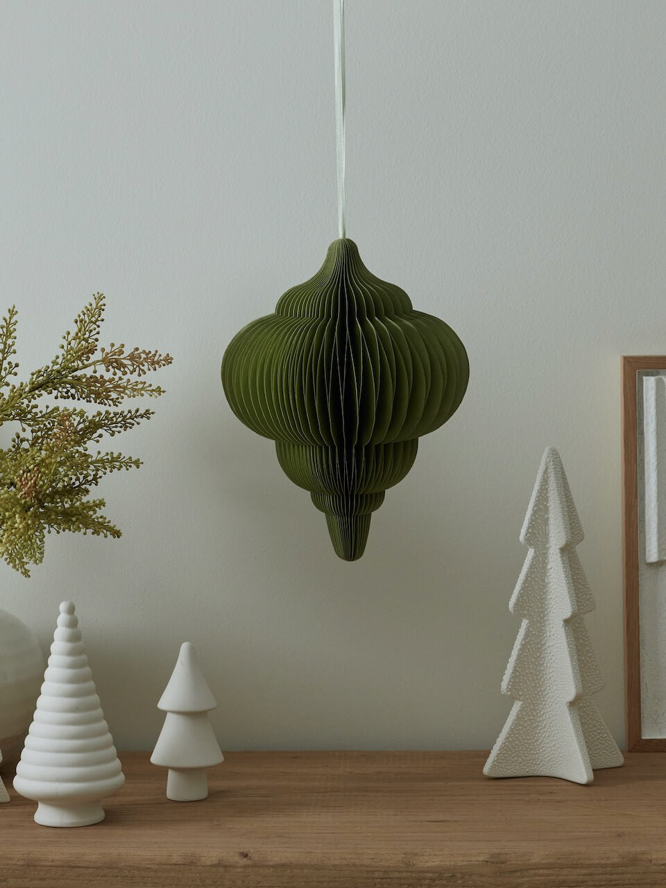 Grande décoration en papier fleuron vert