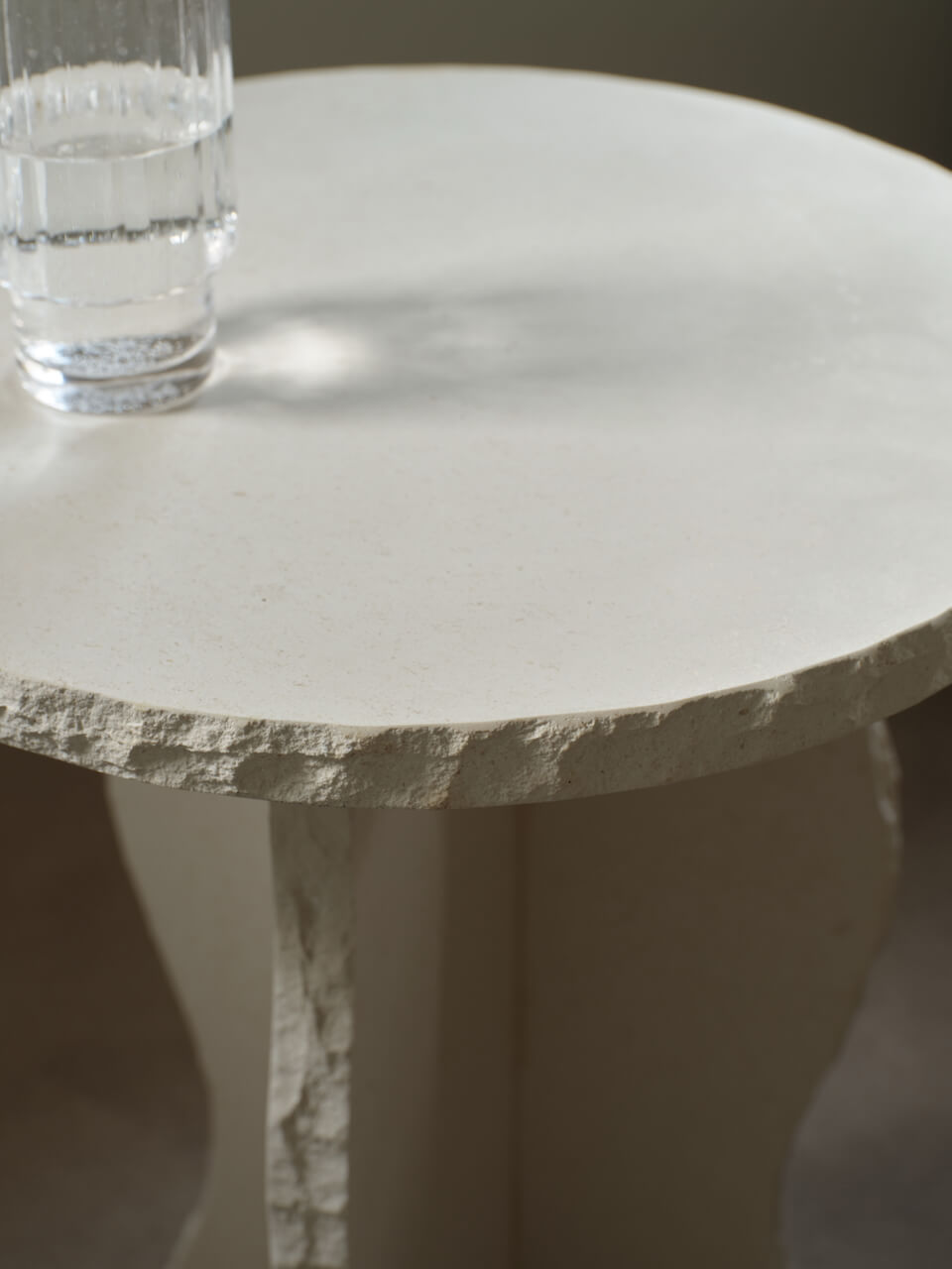 Table d'appoint en pierre calcaire de St Ives