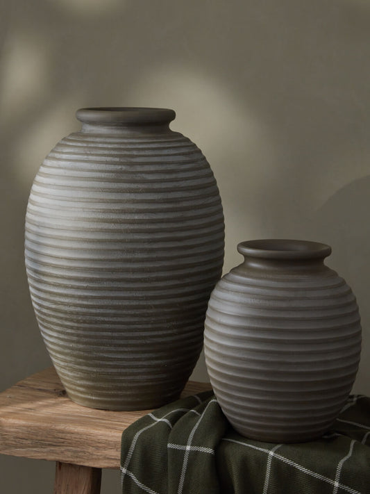 Vase côtelé en marbre