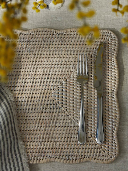 Set de 4 sets de table rectangulaires en rotin blanc à bords festonnés Ceres
