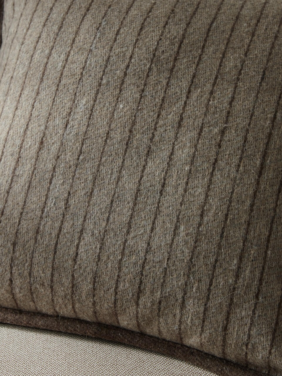Housse de coussin en laine à rayures marron 50 x 50 cm