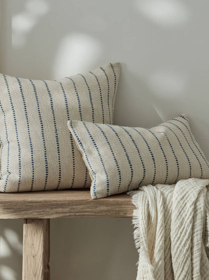 Housse de coussin à rayures bleues