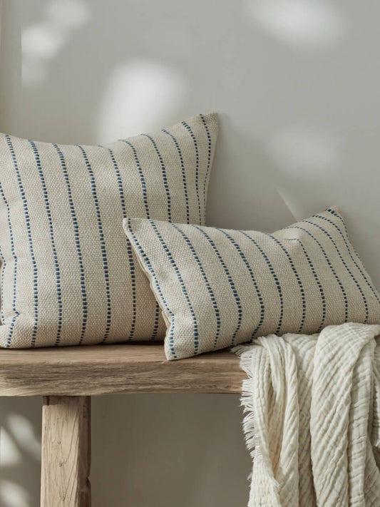 Housse de coussin à rayures bleues