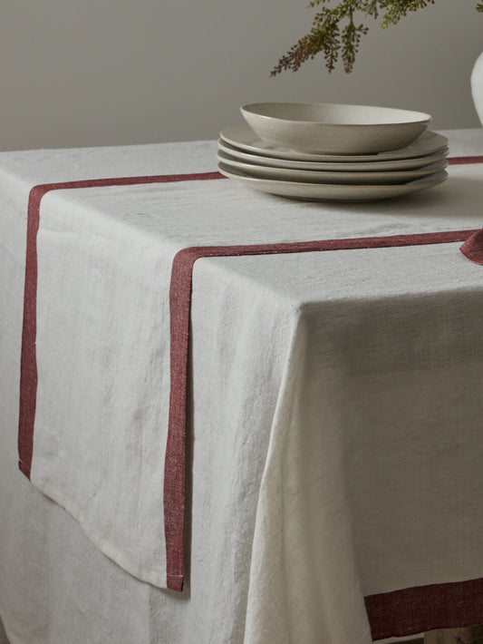 Chemin de table en lin avec bordure bordeaux