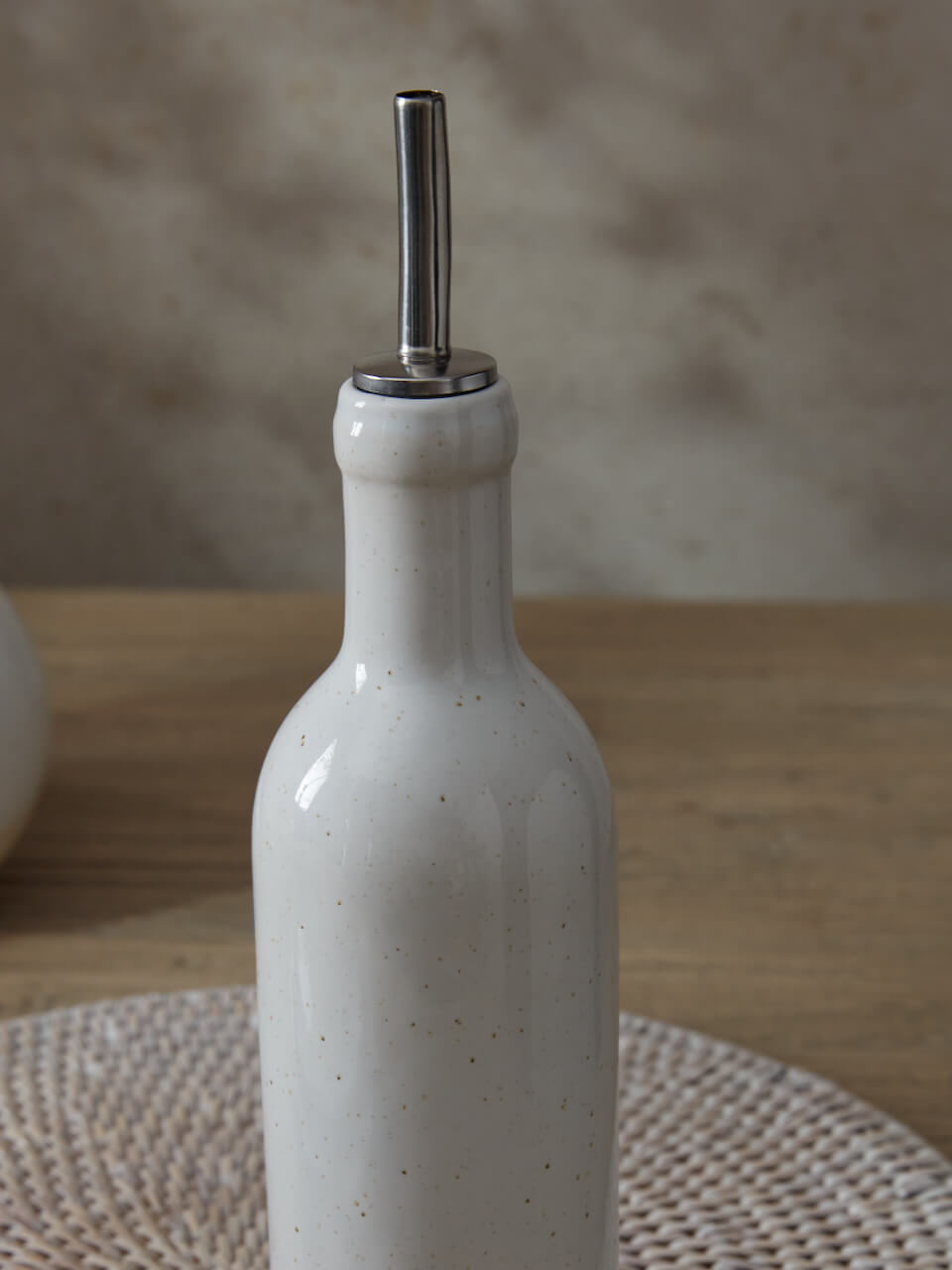Bouteille d'huile en grès crème