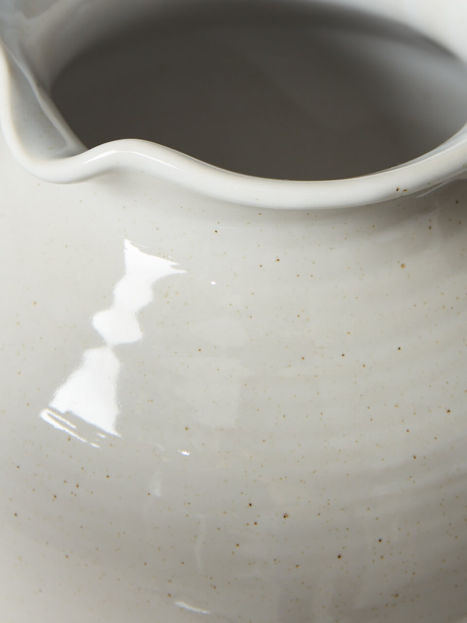 Pichet en céramique crème