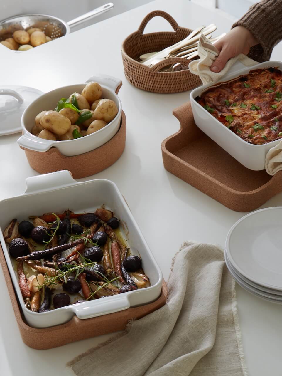 Cocotte en grès avec plateau en liège