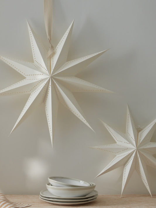 Étoile en papier blanc antique détaillée