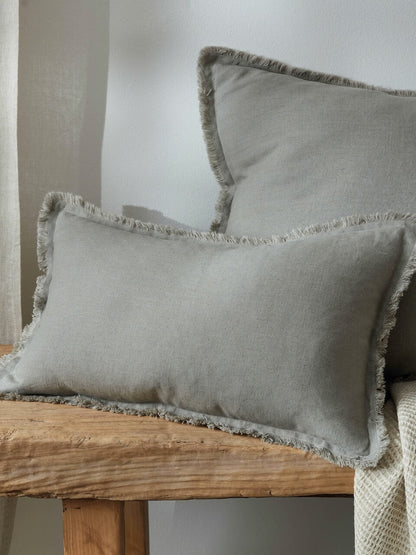 Housse de coussin en lin à franges kaki