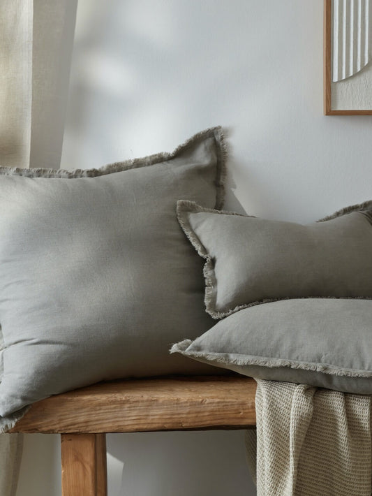Housse de coussin en lin à franges kaki