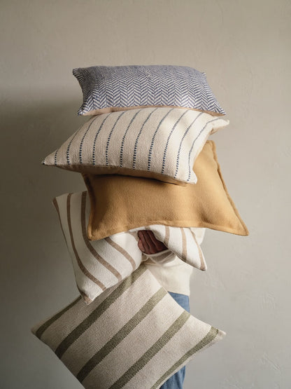 Housse de coussin à rayures bleues