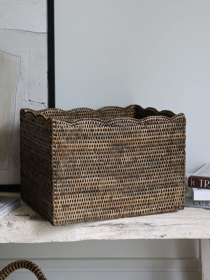 Panier festonné en rotin brun antique Alness