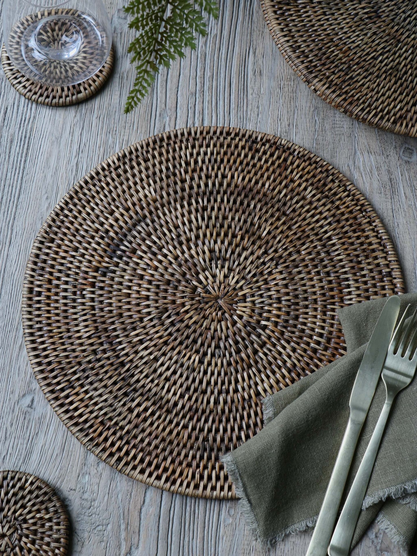 Lot de 4 sets de table en rotin brun antique Iona
