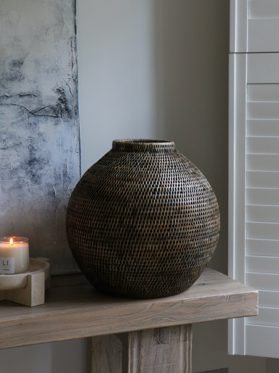 Vase en rotin brun antique Lundie