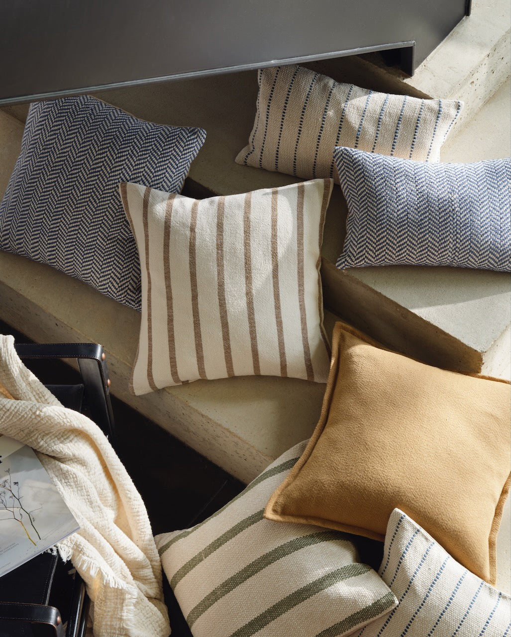 Housse de coussin à rayures bleues