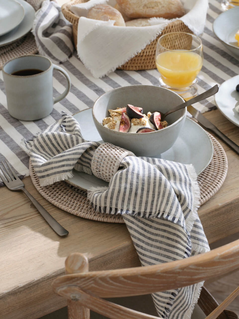 Ensemble de 4 sets de table Arran en rotin blanc détaillé