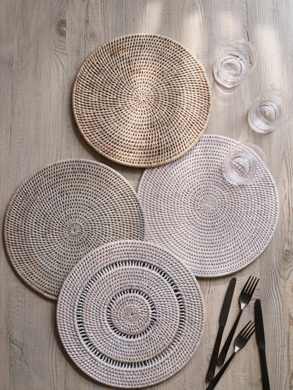 Ensemble de 4 sets de table Arran en rotin blanc détaillé