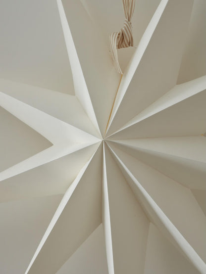 Étoile en papier blanc antique