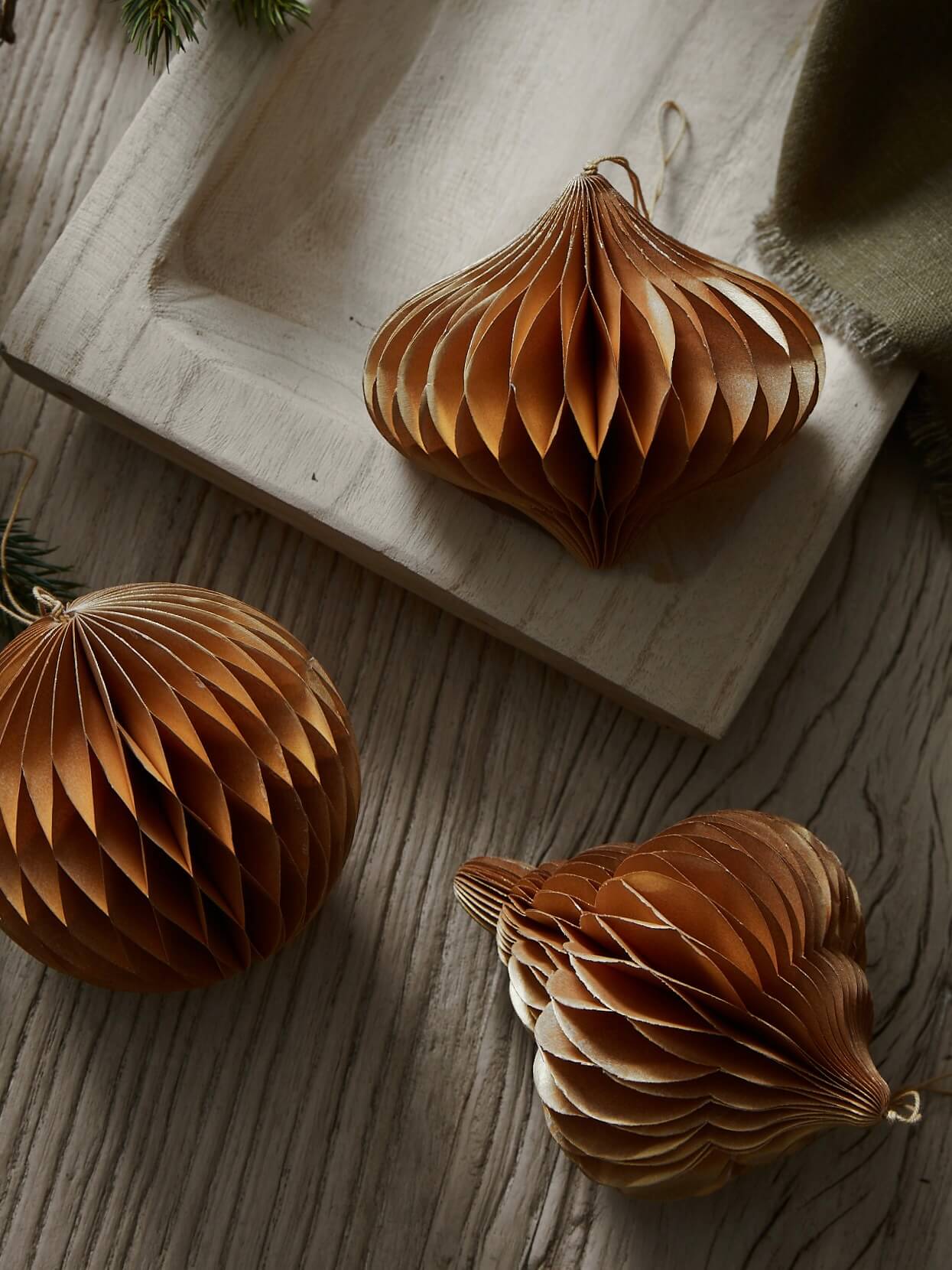 Lot de 3 décorations de boules en papier rouille