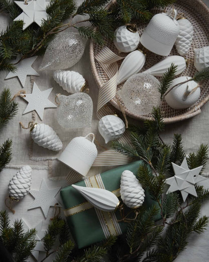 Lot de 6 décorations en forme de pomme de pin en céramique blanche
