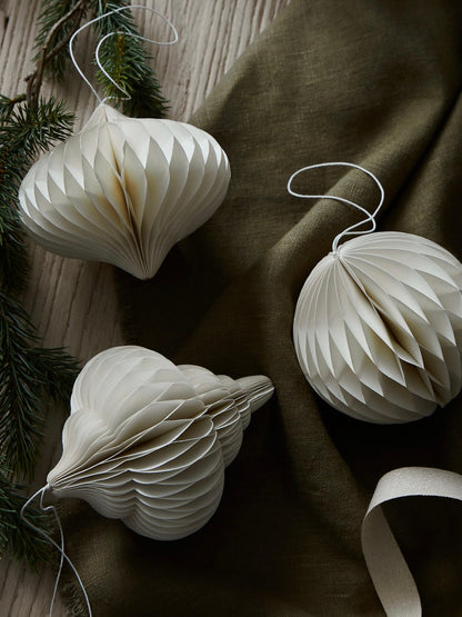 Lot de 3 boules décoratives en papier blanc antique