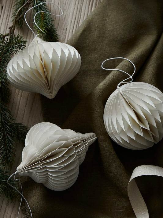 Lot de 3 boules décoratives en papier blanc antique