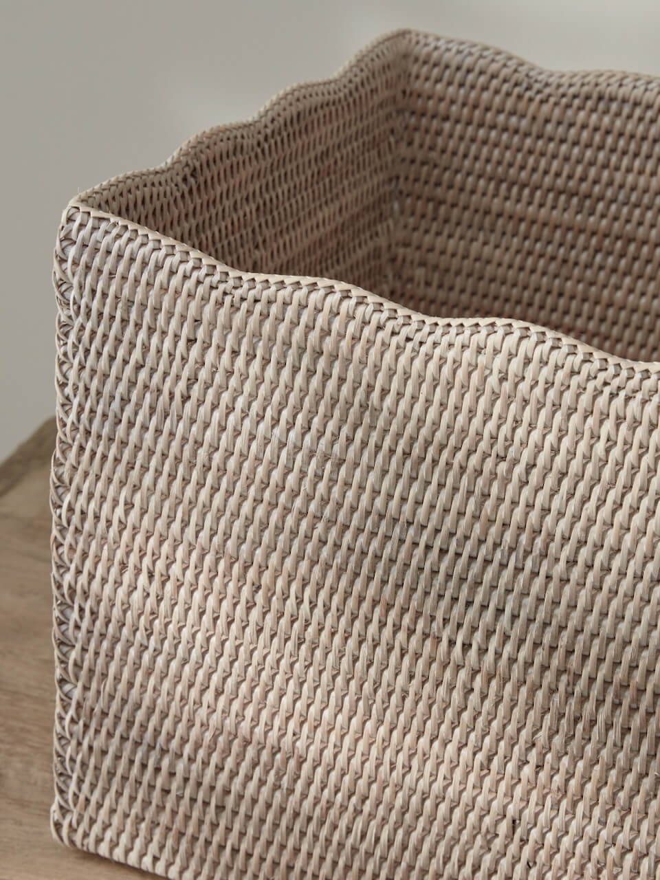 Panier festonné en rotin blanc Alness
