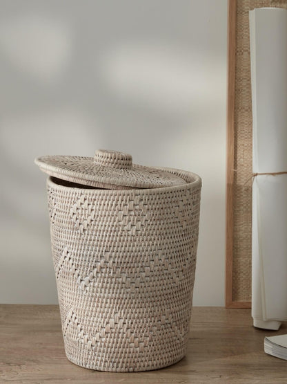 Corbeille à papier avec couvercle en rotin blanc Lavan