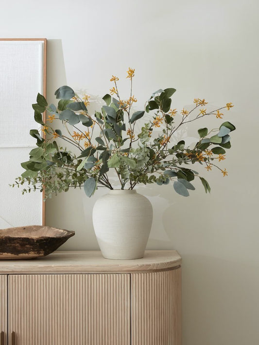 Bouquet de fausses fleurs vertes et oranges