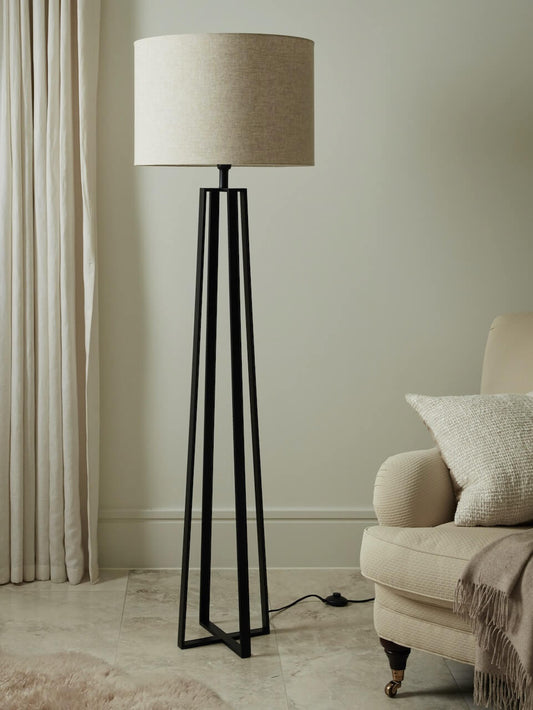 Lampadaire Zane noir avec abat-jour naturel
